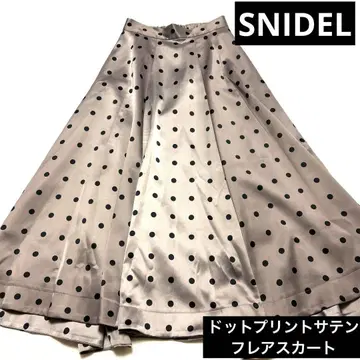 SNIDEL 스나이델 도트 프린트 새틴 플레어 스커트