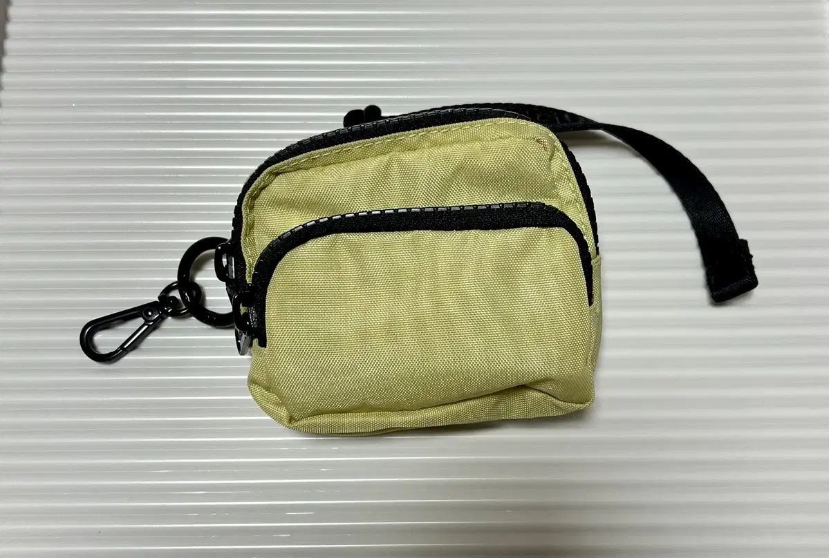 BAGGU 바쿠 백참 버터 색상