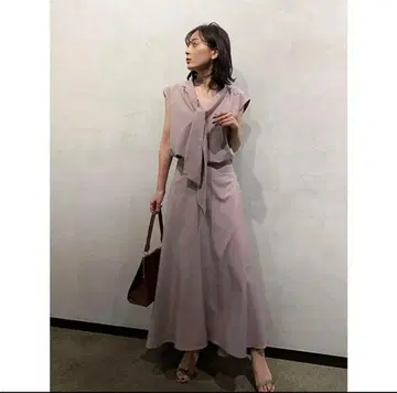 애뉴언스 보타이 블라우스 스커트 셋업 핑크