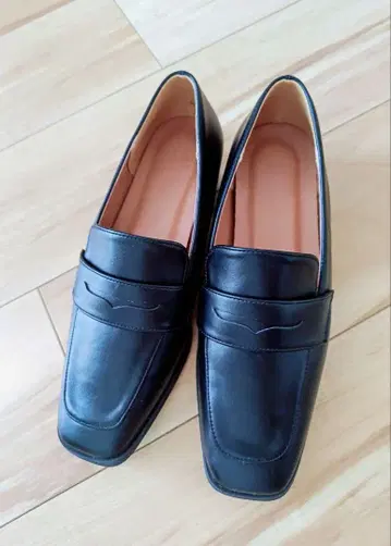 menue 스퀘어 토 3cm 힐 코인 로퍼