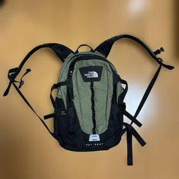 THE NORTH FACE HOT SHOT 올리브 백팩