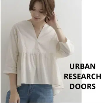 URBAN RESEARCH DOORS 도비 플레어 블라우스