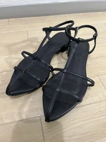 루타론 포인트 더블 T 스트랩 샌들 M 블랙 일본제