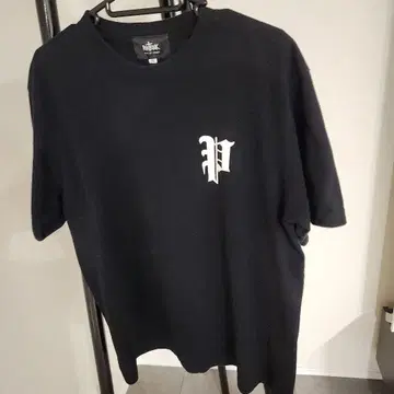 PHATRNK 블랙 티셔츠