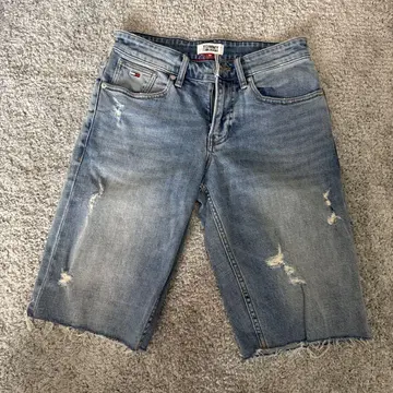 TOMMY JEANS 데미지 가공 숏 팬츠