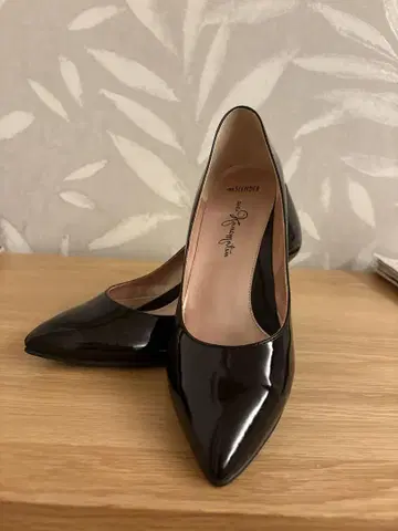 긴자 카네마츠 블랙 에나멜 스틸레토 하이힐