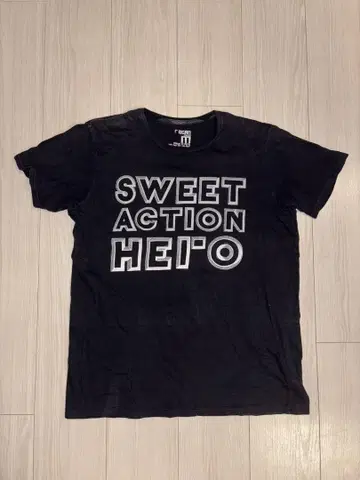 LOGAN SWEET ACTION HEI'O 티셔츠