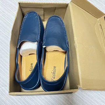 네이비 로퍼 스티치 디자인
