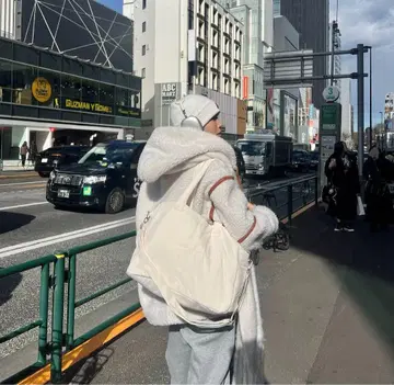 모리 아나 콜라보 토트백