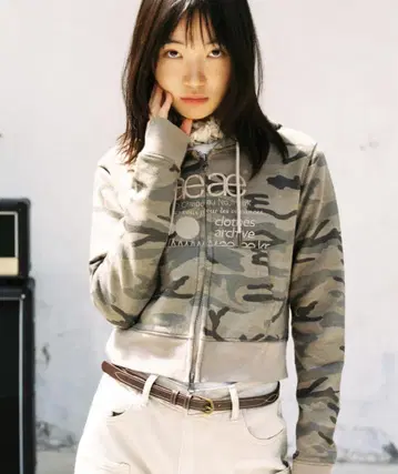 aeae WEB LOGO CROP HOOD ZIP UP