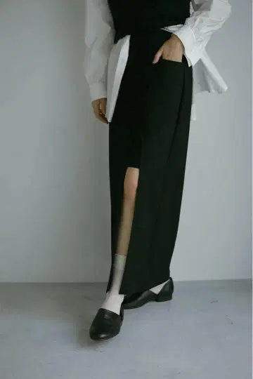 MANOF 마노프 SLIT LAYERED SKIRT M 사이즈 BLACK