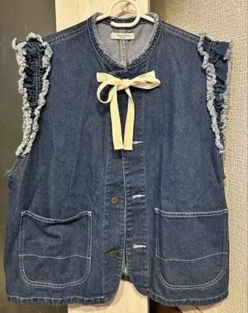 FREAK'S STORE 프릴이 달린 데님 베스트