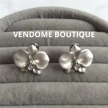 새상품급 VENDOME BOUTIQUE 팔레놉시스 귀찌 에나멜