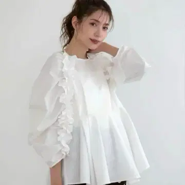 meraki 메라키 소매 프릴 페플럼 블라우스 화이트 S 사이즈