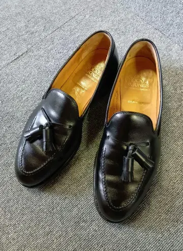 Crockett & Jones 태슬 로퍼 블랙