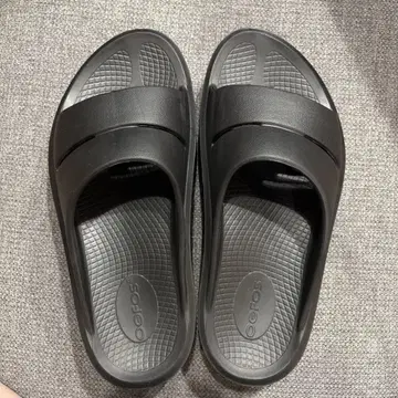 OOFOS OOMEGA OOAHH 리커버리 샌들 통굽