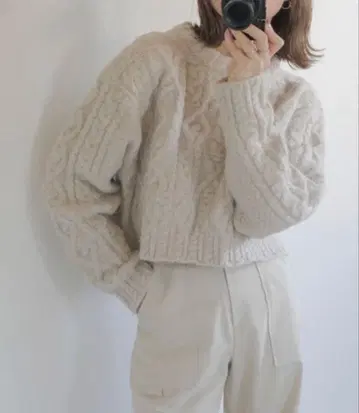 Retrie' 크롭 케이블 니트 /cropped cable knit