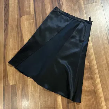 DKNY 블랙 플레어 스커트 사이즈 2