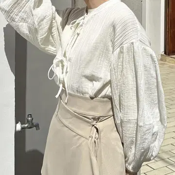 Eaphi 앞쪽 리본 주름 블라우스