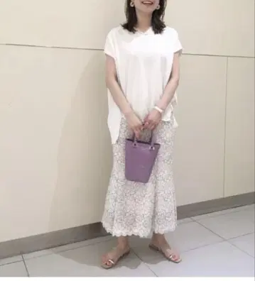 꽃무늬 레이스 플레어 스커트 미디 길이