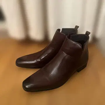 다크 브라운 앵클 부츠