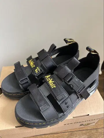 Dr. Martens Pearson 블랙 샌들 UK6