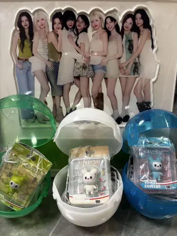 TWICE 아크릴 스탠드 + Lovely 캡슐 토이 세트