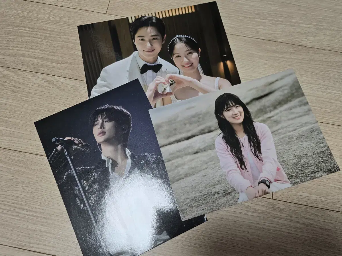 Carry Sun-jae and Run Script Book, 3 postcards