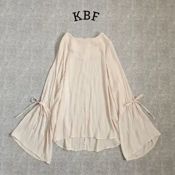 KBF 새상품급 시어 탑 드레이프감 얇은 소재 비침 플레어 커프스