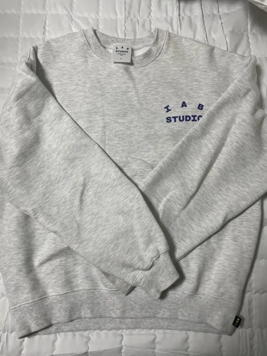 IAB Studio 23FW Sweatshirt