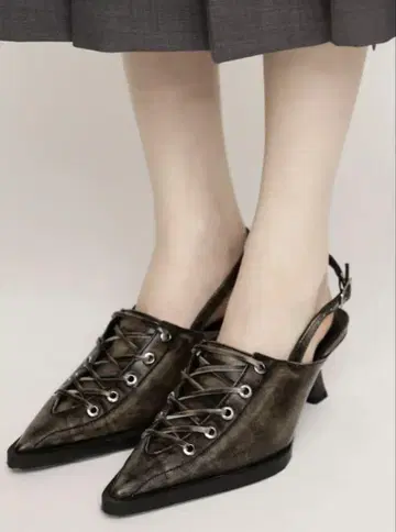 다크 브라운 스틸레토 뮬