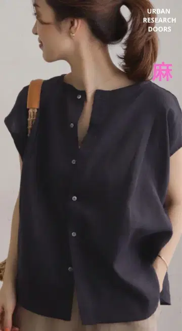 어반 리서치 도어스 린넨 2WAY 프렌치 턱 블라우스 네이비