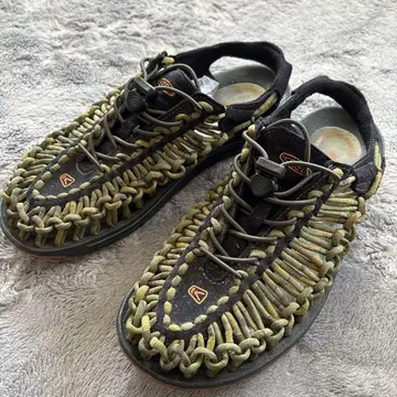 KEEN UNEEK 다크 올리브