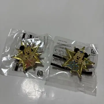 디즈니 한정판 미키 미니 핀 배지 2개 세트
