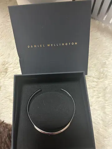 DANIEL WELLINGTON 실버 뱅글