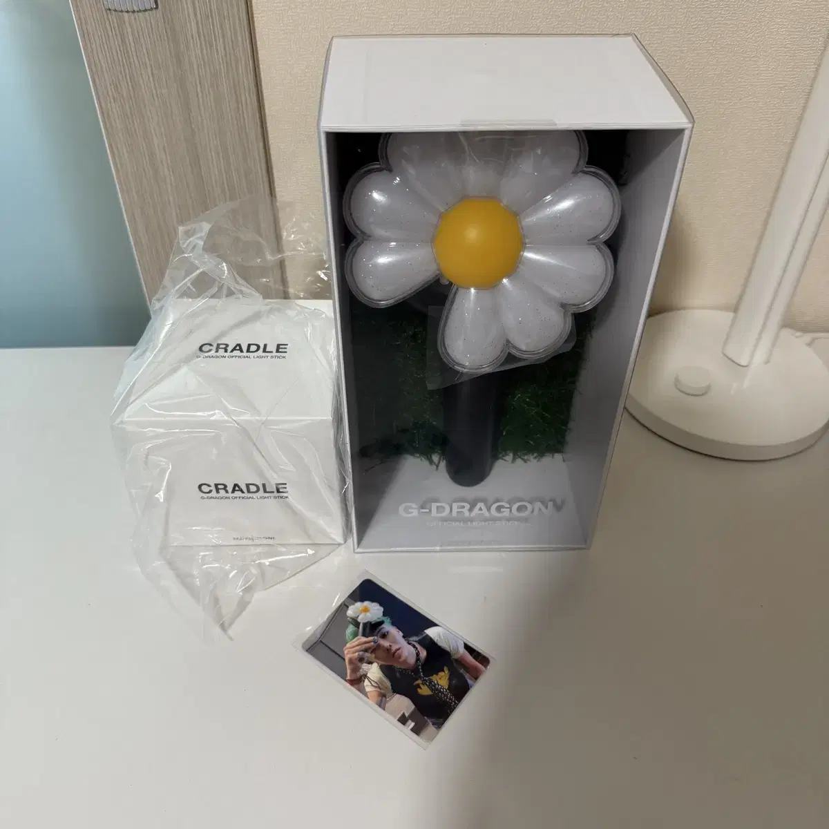 G-dragon GD lightstick, cradle bulk