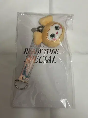 TWICE Baby Lovely's 스마트폰 참 스트랩 지효