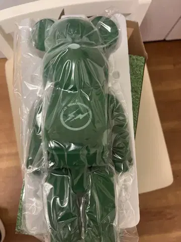 그린 컬러 베어브릭 피규어