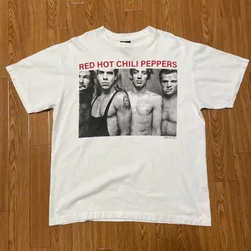 RED HOT CHILI PEPPERS 티셔츠