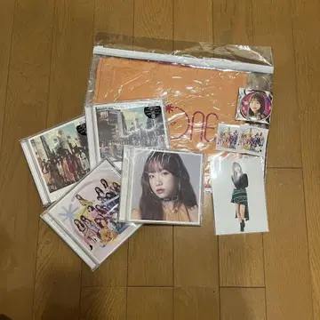 IZ*ONE 조유리 브로마이드 캔뱃지 CD 씰 점수 정리 세트