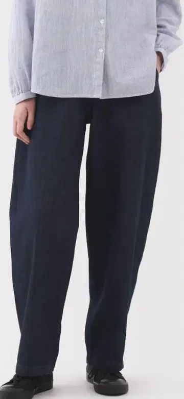 무인양품 나무 열매로 만든 카큻 혼방 데님 와이드 테이퍼드 팬츠