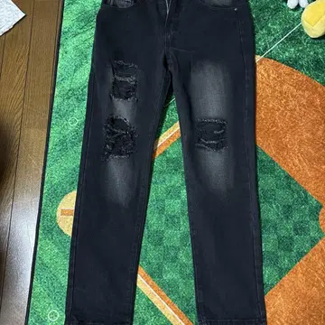 블랙 데미지 데님 팬츠 사이즈는 30입니다.