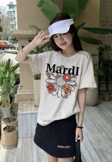 Mardi 꽃무늬 프린트 티셔츠 베이지 프리 사이즈