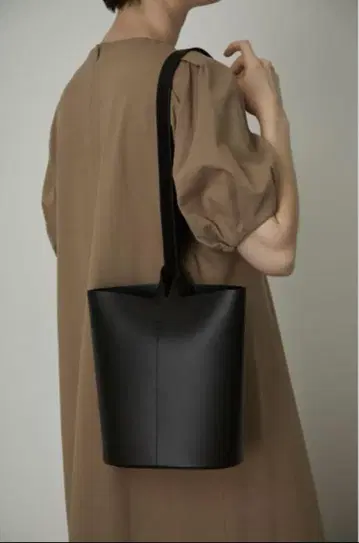RIM.ARK One handle bucket bag 림 아크 백