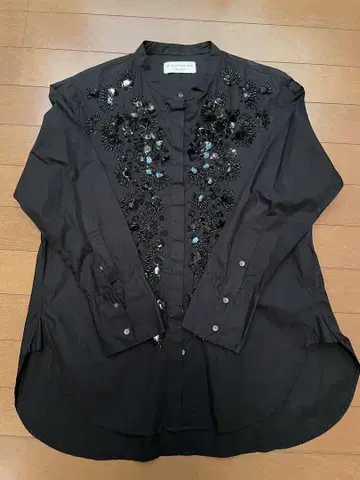 누키테파 비즈 장식 셔츠