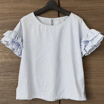 스트로베리 필드 스트라이프 패턴 소매 프릴 블라우스