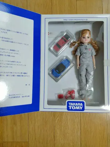 타카라토미 2010년, 40주년 기념 리카짱 인형 토미카 세트