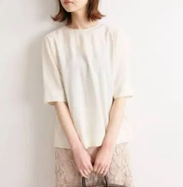 이에나 5부 소매 시어 티셔츠 블라우스 아이보리
