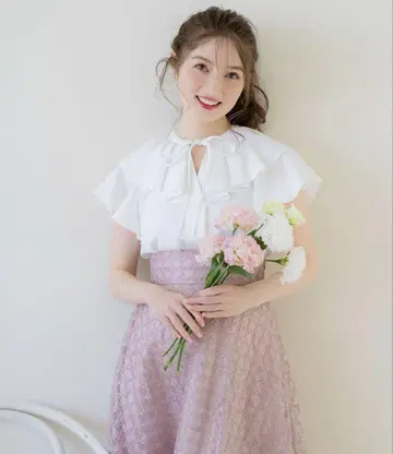 스윙 프릴 칼라 블라우스 화이트