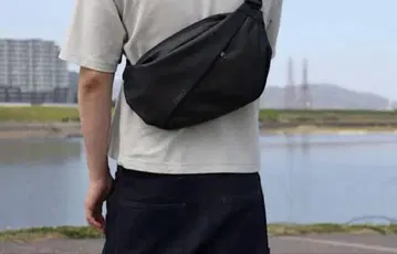 클라로 블랙 슬링 백